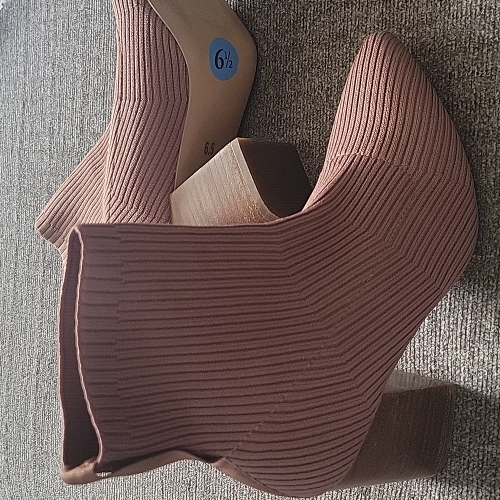 Steven knit booties